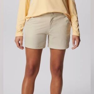 Columbia Women’s PFG Tan Outdoor Shorts Size Small